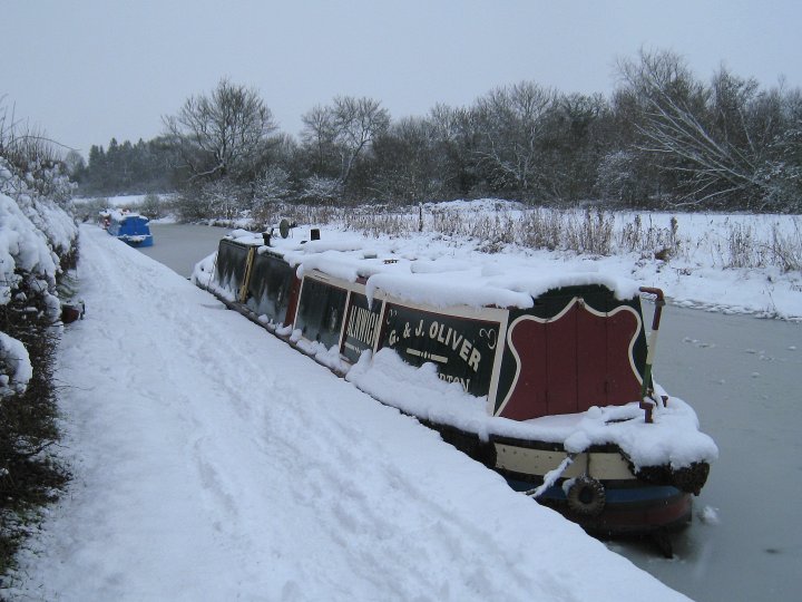 'Alnwick' in the snow & ice  - Cropredy, January 2010