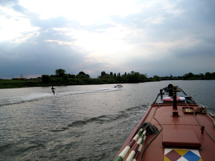 Water Skiing on the tidal Trent - June 2009